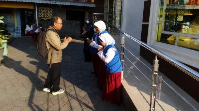 Foto berita: IPM Kids SD Muda Tusida Sambut Warga Sekolah Sejak Pagi