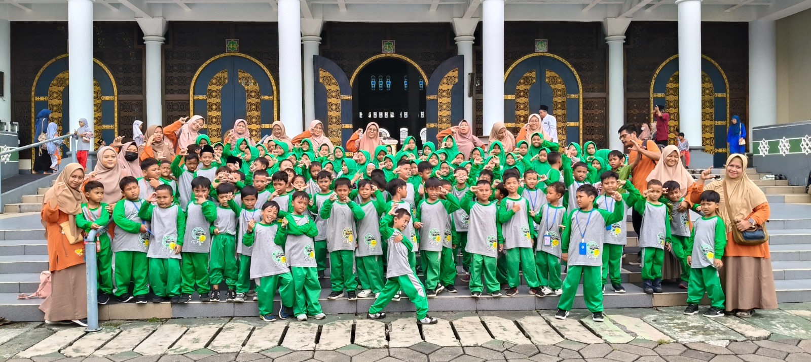 Outdoor Activity - SD Muhammadiyah 2 Tulangan